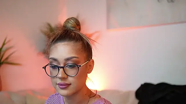 Snapshot of AileenKiss chatting on October 2025 06:41:02 PM AileenKiss online show from October 2025 06:41:02 PM