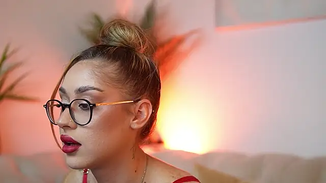 Snapshot of AileenKiss chatting on October 2025 07:25:02 PM AileenKiss online show from October 2025 07:25:02 PM