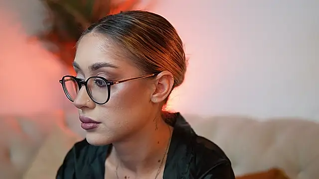 Snapshot of AileenKiss chatting on October 2025 06:40:02 PM AileenKiss online show from October 2025 06:40:02 PM