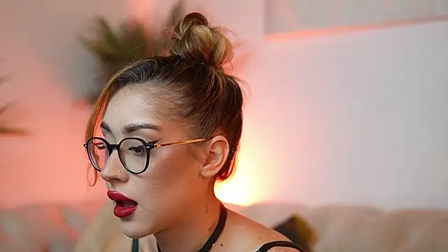 Snapshot of AileenKiss chatting on November 2025 07:13:01 PM AileenKiss online show from November 2025 07:13:01 PM