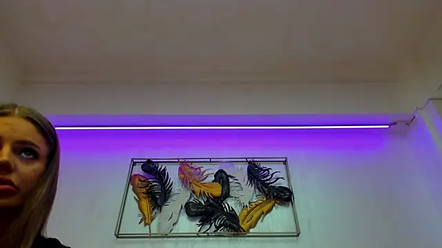 Snapshot of VikaFever chatting on November 2025 04:23:01 AM VikaFever online show from November 2025 04:23:01 AM