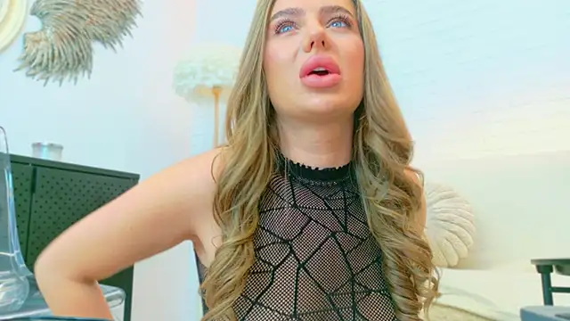 Snapshot of VikaFever chatting on November 2025 04:10:02 AM VikaFever online show from November 2025 04:10:02 AM