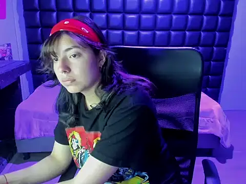 Violetta Swett  online show from December 2025 11:25:02 AM