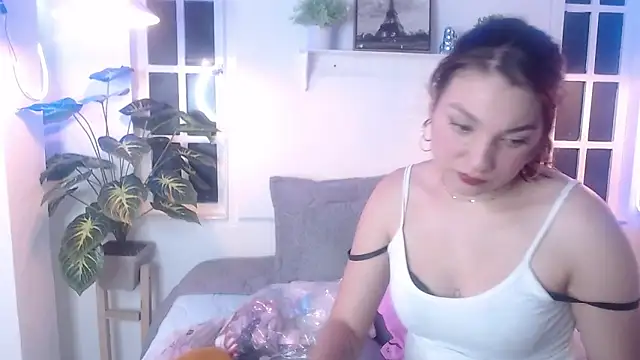 Snapshot of Viollet_C chatting on October 2025 01:49:01 AM Viollet C online show from October 2025 01:49:01 AM