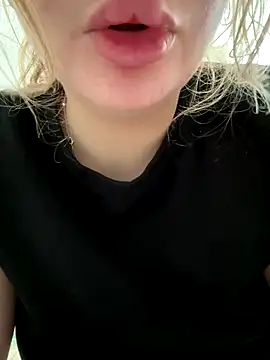 Snapshot of clarissetriolett chatting on October 2025 03:11:01 PM clarissetriolett online show from October 2025 03:11:01 PM