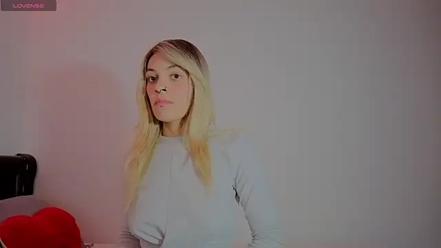 Snapshot of AnnySatin chatting on October 2025 09:25:02 PM AnnySatin online show from October 2025 09:25:02 PM