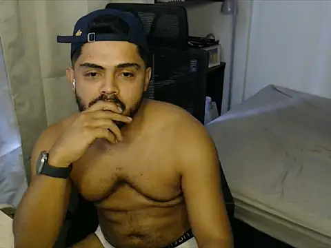 Snapshot of kevyn_Stone chatting on November 2025 05:36:02 PM kevyn Stone online show from November 2025 05:36:02 PM