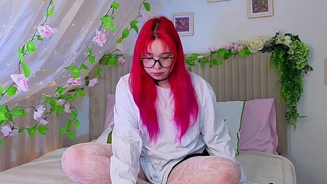 Klee Love online show from October 2025 04:35:01 AM