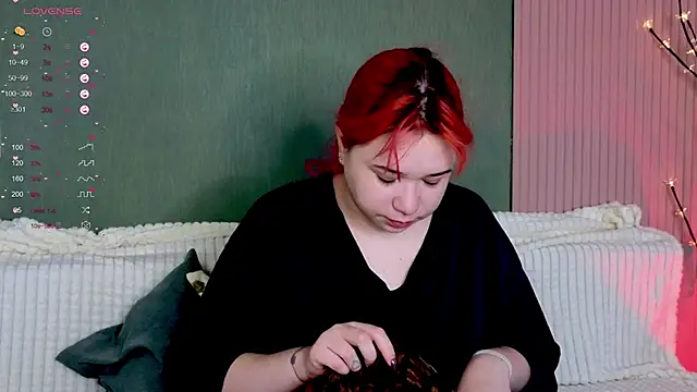 Klee Love online show from November 2025 04:18:02 AM