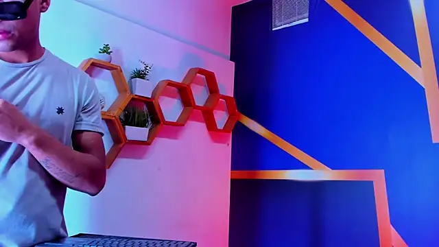 Play boys Hot2 online show from October 2025 12:04:02 PM