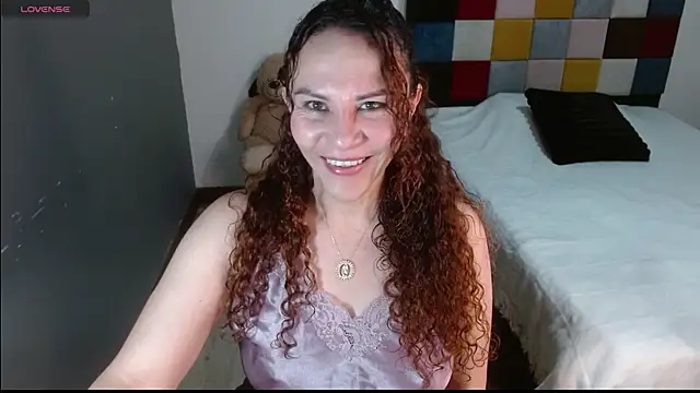 Snapshot of Miavelvett- chatting on October 2025 02:12:02 AM Miavelvett- online show from October 2025 02:12:02 AM