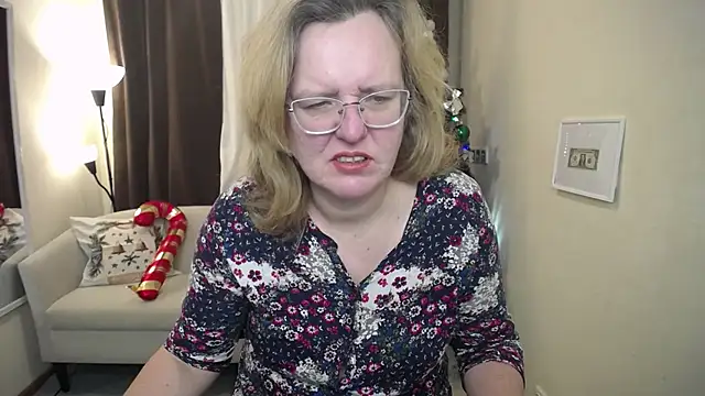 VestaWoody online show from November 2025 07:34:02 AM