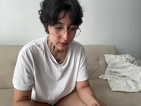 Snapshot of DaisyEmily chatting on May 2026 07:19:01 PM DaisyEmily online show from May 2026 07:19:01 PM