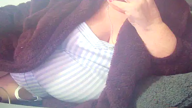 Playful MILF Demi online show from March 2026 09:37:02 AM