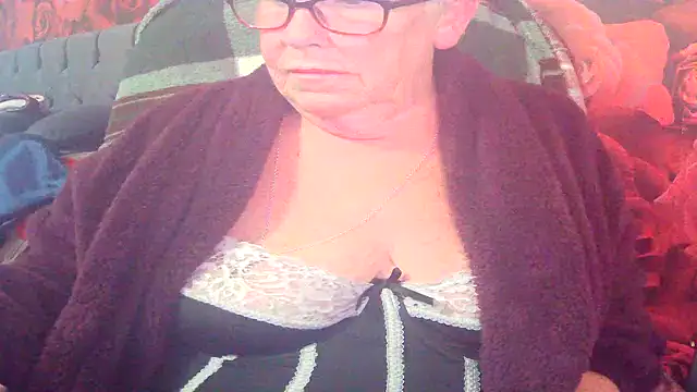 Playful MILF Demi online show from June 2026 08:44:02 PM