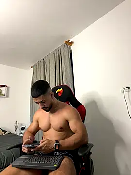 Ezzio Scolaro online show from October 2025 11:10:02 PM