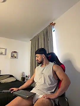 Ezzio Scolaro online show from March 2026 10:27:01 PM