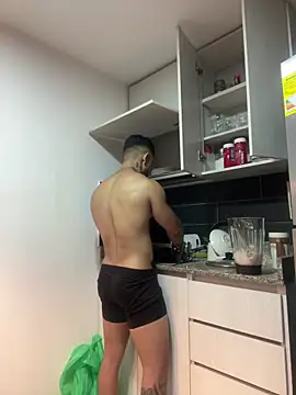 Ezzio Scolaro online show from March 2026 04:16:02 AM