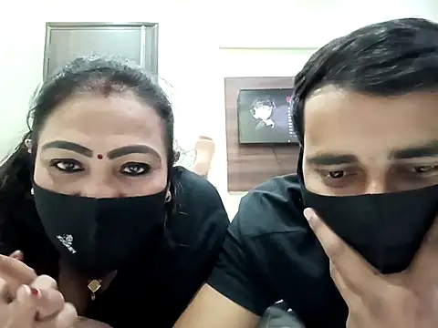 horny milf couple online show from October 2025 04:52:02 PM