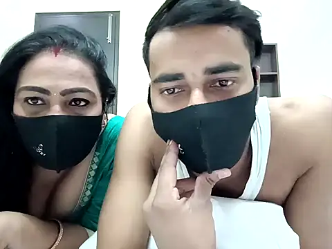 horny milf couple online show from October 2025 10:50:01 AM