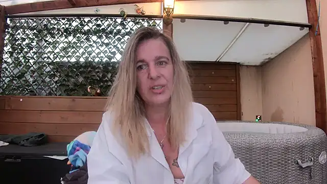 Delichieuse5 online show from June 2026 08:08:01 PM