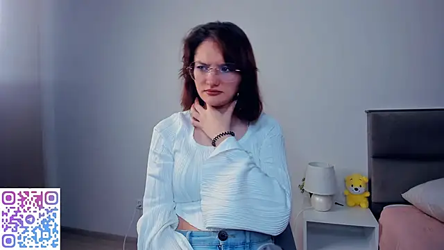 LorrieDegonia online show from November 2025 04:06:02 AM