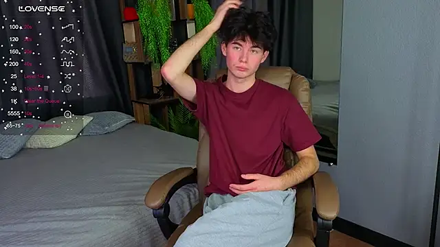Snapshot of Cute_Mike chatting on October 2025 08:04:02 AM Cute Mike online show from October 2025 08:04:02 AM