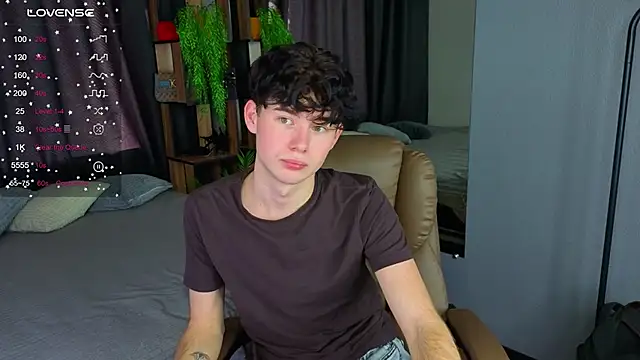 Snapshot of Cute_Mike chatting on October 2025 07:00:02 AM Cute Mike online show from October 2025 07:00:02 AM