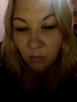 Snapshot of Karamelkaxq chatting on October 2025 11:20:01 PM Karamelkaxq online show from October 2025 11:20:01 PM