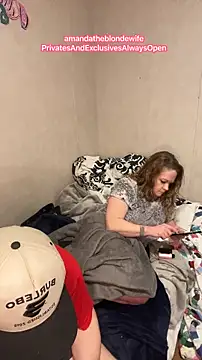 amandatheblondewife online show from April 2026 10:44:02 PM