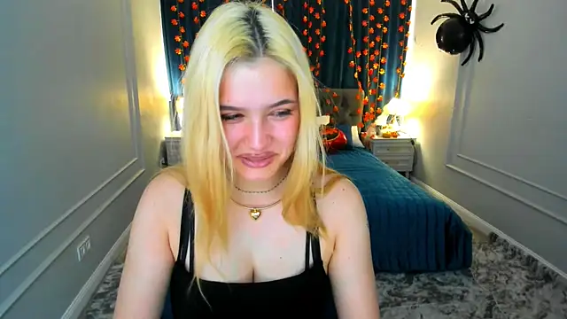 Snapshot of velvet_skyee chatting on October 2025 12:50:02 PM velvet skyee online show from October 2025 12:50:02 PM