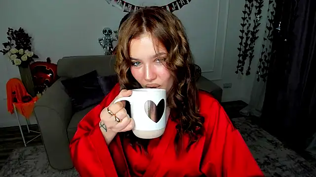 Snapshot of velvet_skyee chatting on October 2025 07:18:01 PM velvet skyee online show from October 2025 07:18:01 PM