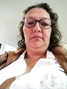 Snapshot of -saraqueen- chatting on October 2025 04:07:02 PM -saraqueen- online show from October 2025 04:07:02 PM
