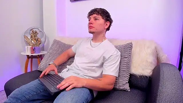 Leoo Miller online show from November 2025 04:16:01 AM