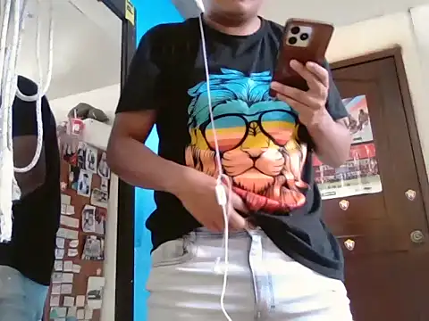 Snapshot of marco13y chatting on November 2025 06:07:01 PM marco13y online show from November 2025 06:07:01 PM