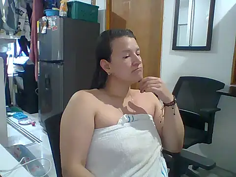 Snapshot of sherezadeangels chatting on October 2025 08:31:02 PM sherezadeangels online show from October 2025 08:31:02 PM