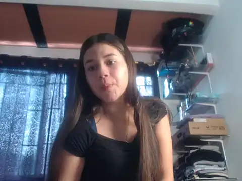 Snapshot of Saraa_loove chatting on October 2025 12:41:02 PM Saraa loove online show from October 2025 12:41:02 PM