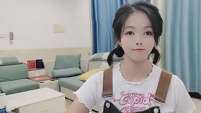 Snapshot of Q_Yumi chatting on October 2025 09:31:01 AM Q Yumi online show from October 2025 09:31:01 AM