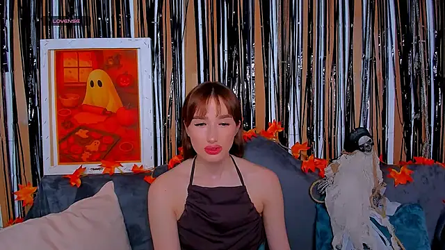 Olivia Grantt online show from October 2025 01:02:02 AM