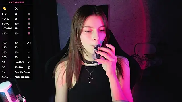 Snapshot of kitti_sweett chatting on June 2026 08:00:01 PM kitti sweett online show from June 2026 08:00:01 PM