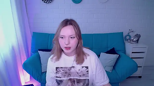 AuroraMour online show from October 2025 10:56:02 AM