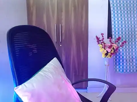 Roiseeee online show from March 2026 04:57:02 AM