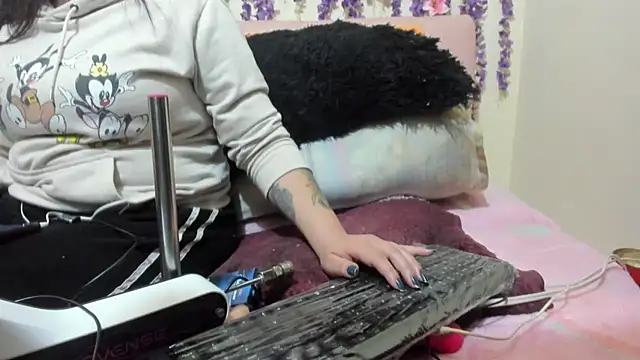 Lunabunnycreamy online show from January 2026 01:32:01 AM