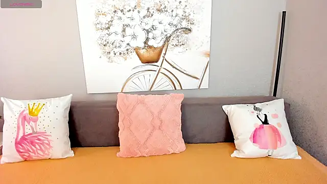 Evarey  online show from November 2025 05:41:02 AM