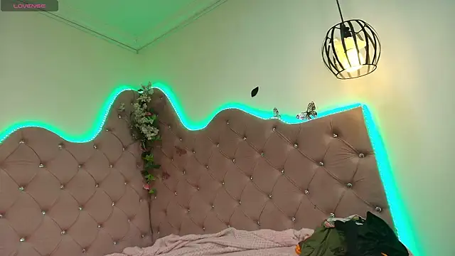 Addyy 02 online show from February 2026 06:28:01 PM