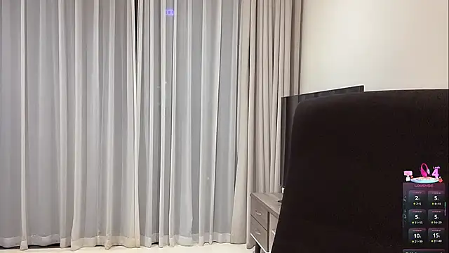 Nebula-qiu online show from October 2025 03:45:01 PM