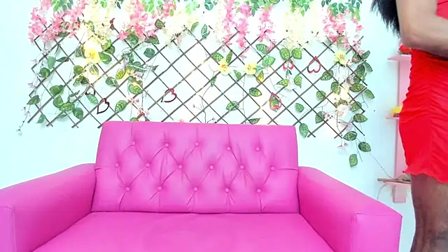 nahomy smiith online show from April 2026 07:48:01 PM