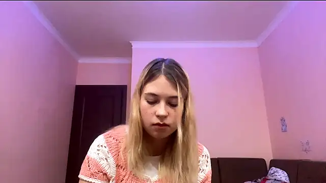 Snapshot of SweetyLolys chatting on October 2025 03:11:02 PM SweetyLolys online show from October 2025 03:11:02 PM