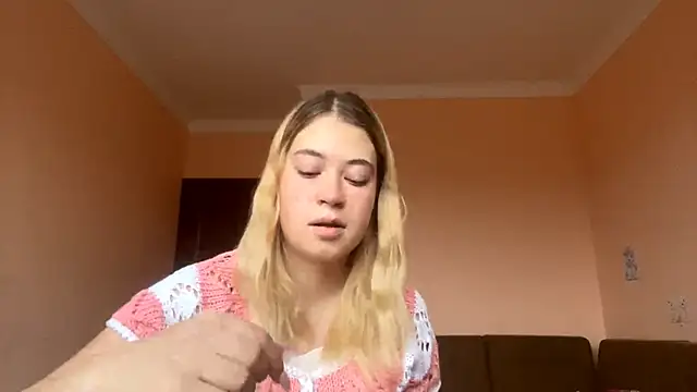 Snapshot of SweetyLolys chatting on October 2025 12:02:02 PM SweetyLolys online show from October 2025 12:02:02 PM