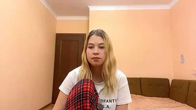 Snapshot of SweetyLolys chatting on October 2025 03:02:02 PM SweetyLolys online show from October 2025 03:02:02 PM